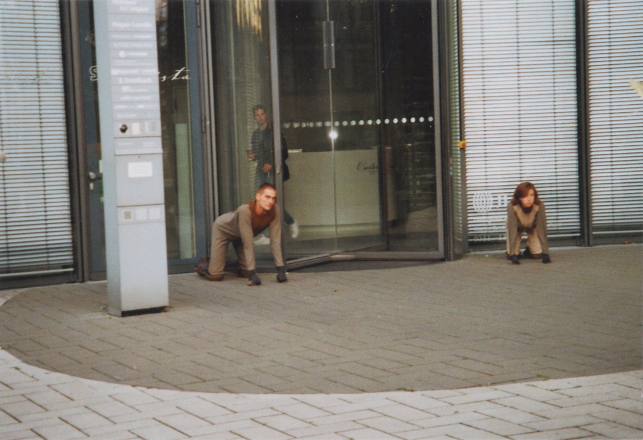 Liora Epstein Hagen Keller performance in Crawling Suit at McKinsey Skyoffice Düsseldorf