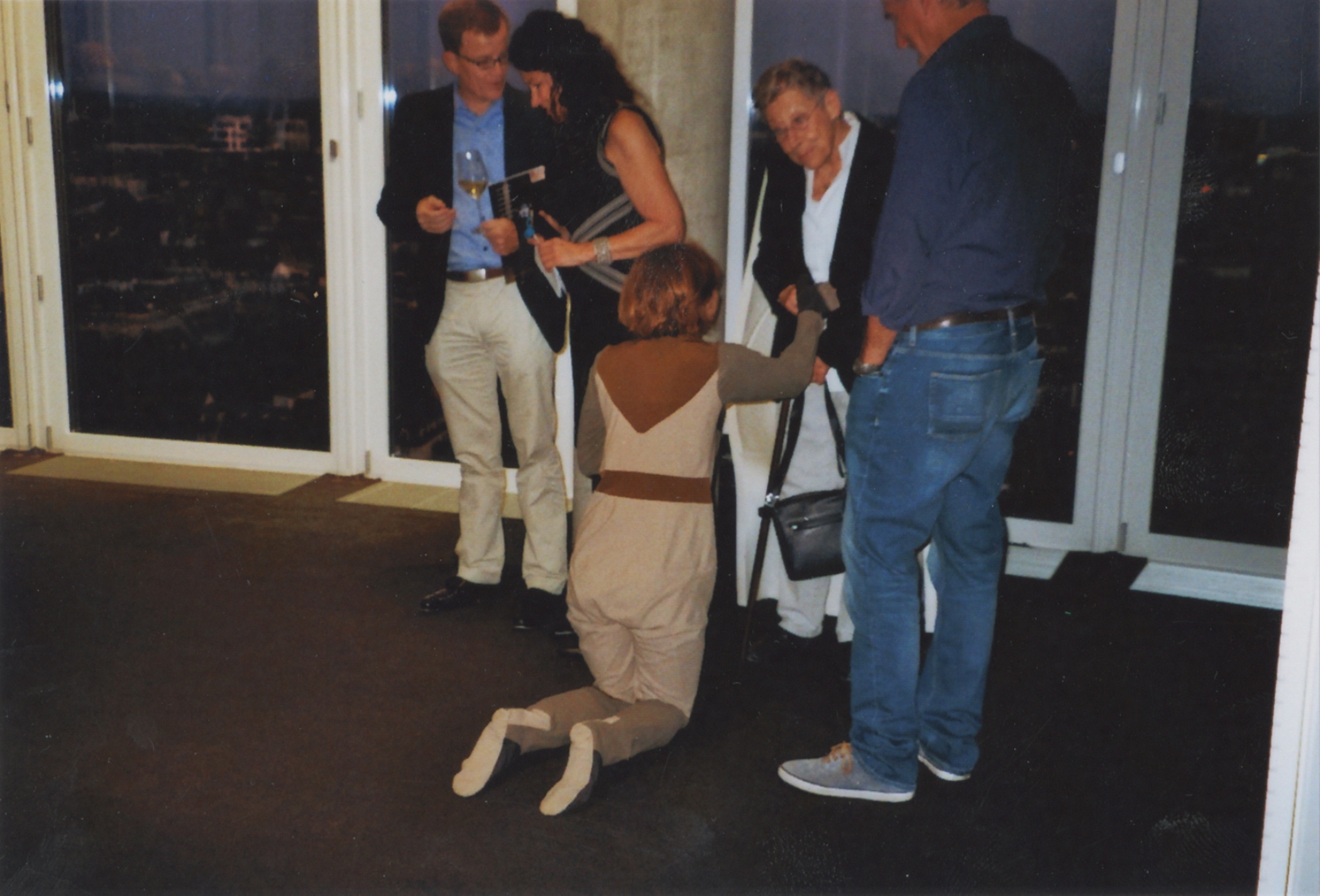 Liora Epstein performance in Crawling Suit at McKinsey Skyoffice Düsseldorf