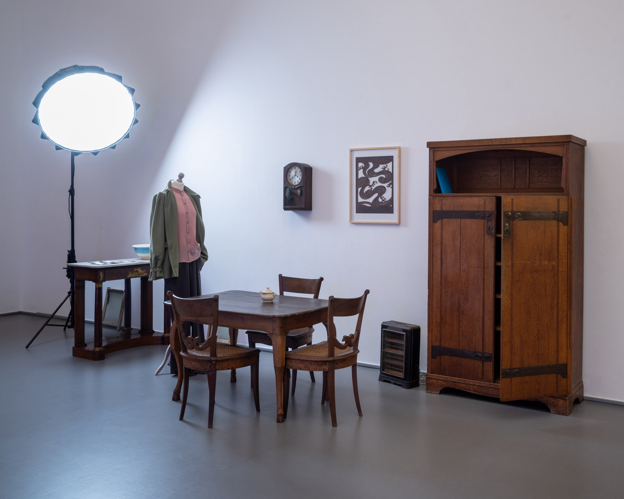 Liora Epstein dispersed non-existence Die Bar at Kunstmuseen Krefeld